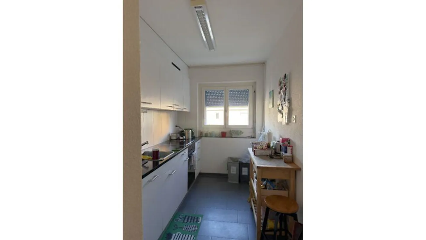 APPARTEMENT 2½ PIÈCES À ZURICH - DISTRICT 11 OERLIKON, MEUBLÉ, TEMPORAIRE - Photo 2 sur 4