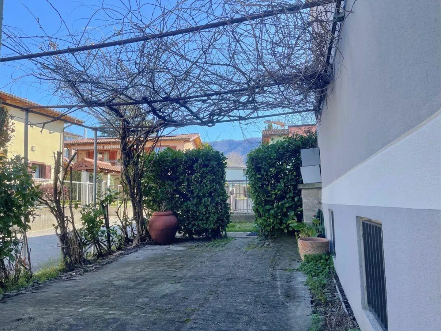 Interessantes Einfamilienhaus mit unabhängigem Apartment und Garten - Foto 11 von 11