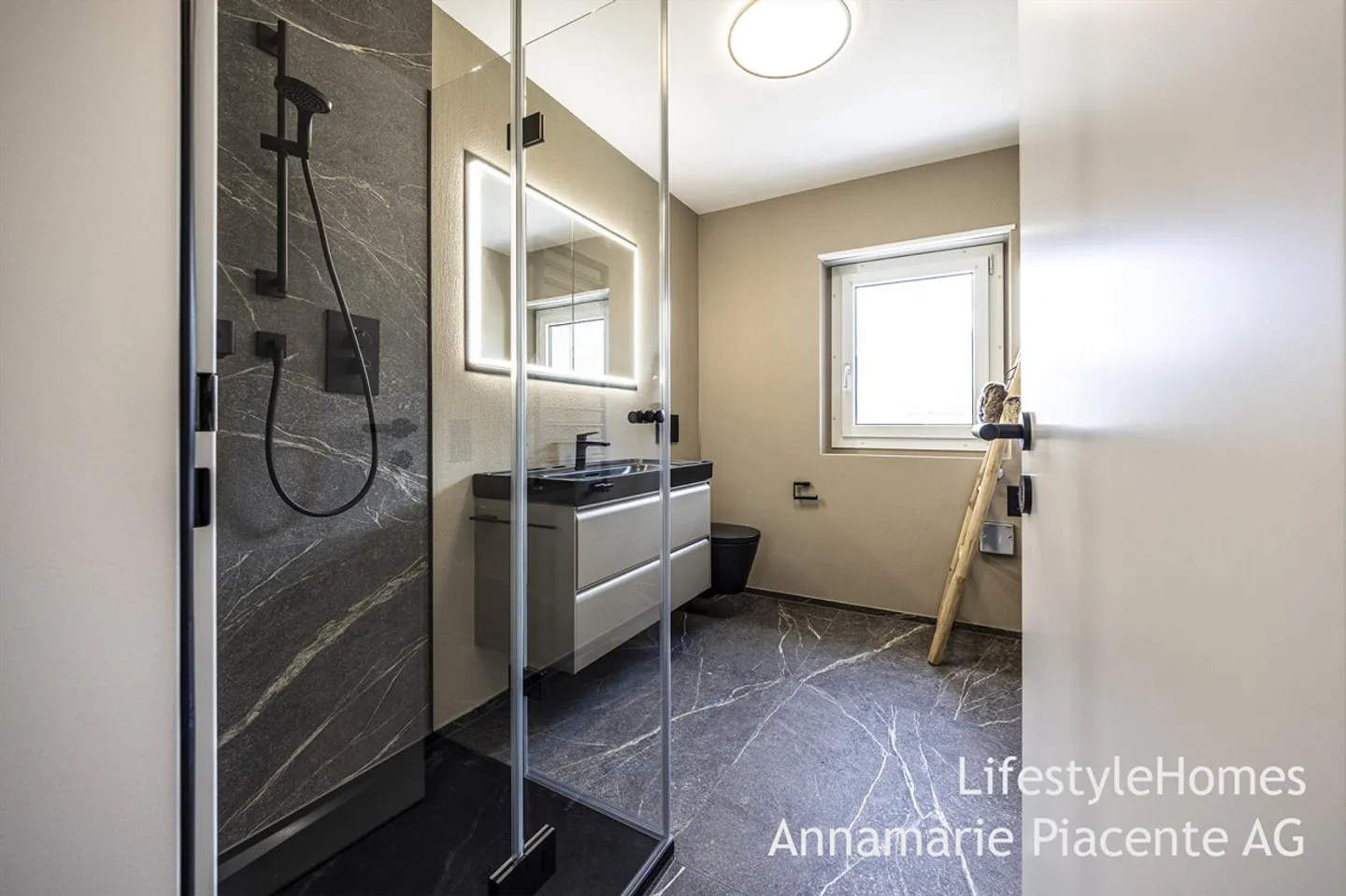 PENTHOUSE APARTMENT - Photo 5 of 46