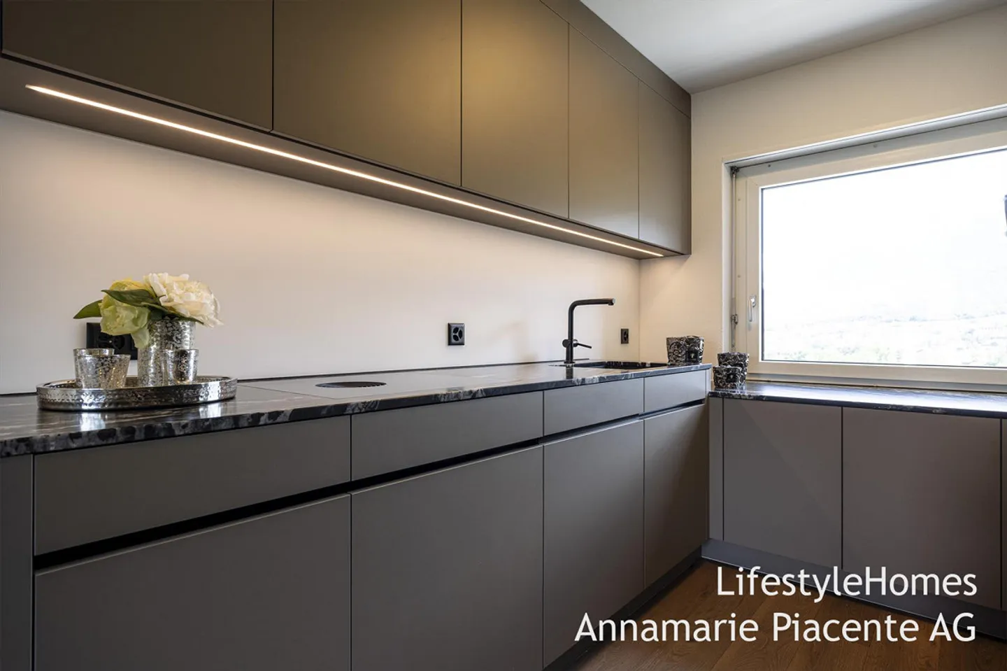 PENTHOUSE APARTMENT - Photo 8 of 46