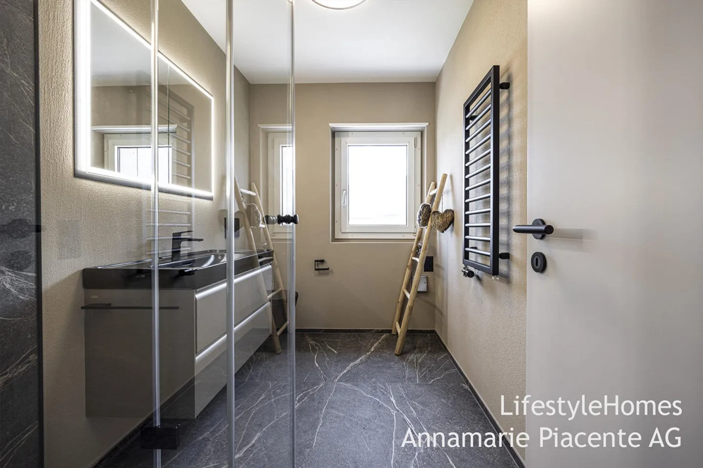 PENTHOUSE APARTMENT - Photo 9 of 46