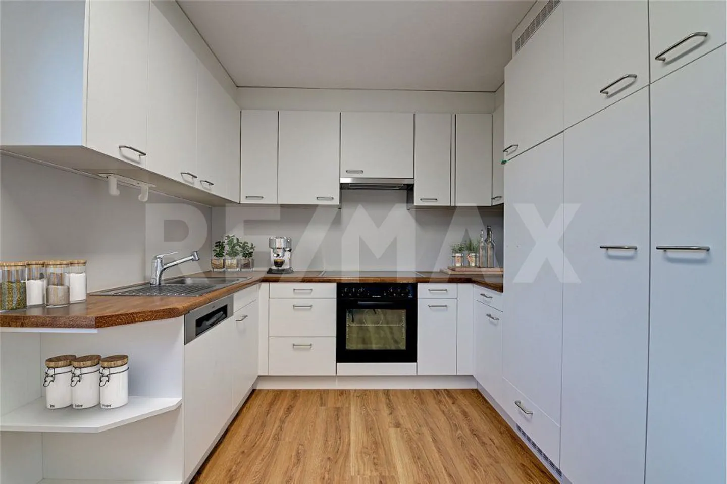 Appartamento ristrutturato di 3 ½ locali al 1° piano con garage singolo - Foto 2 di 10