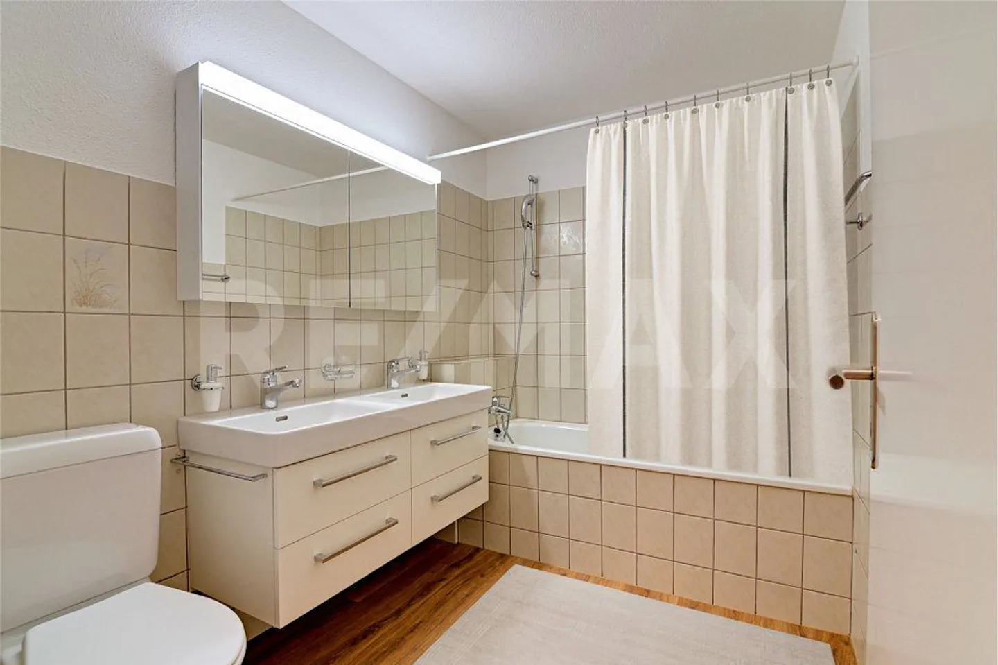 Appartamento ristrutturato di 3 ½ locali al 1° piano con garage singolo - Foto 3 di 10
