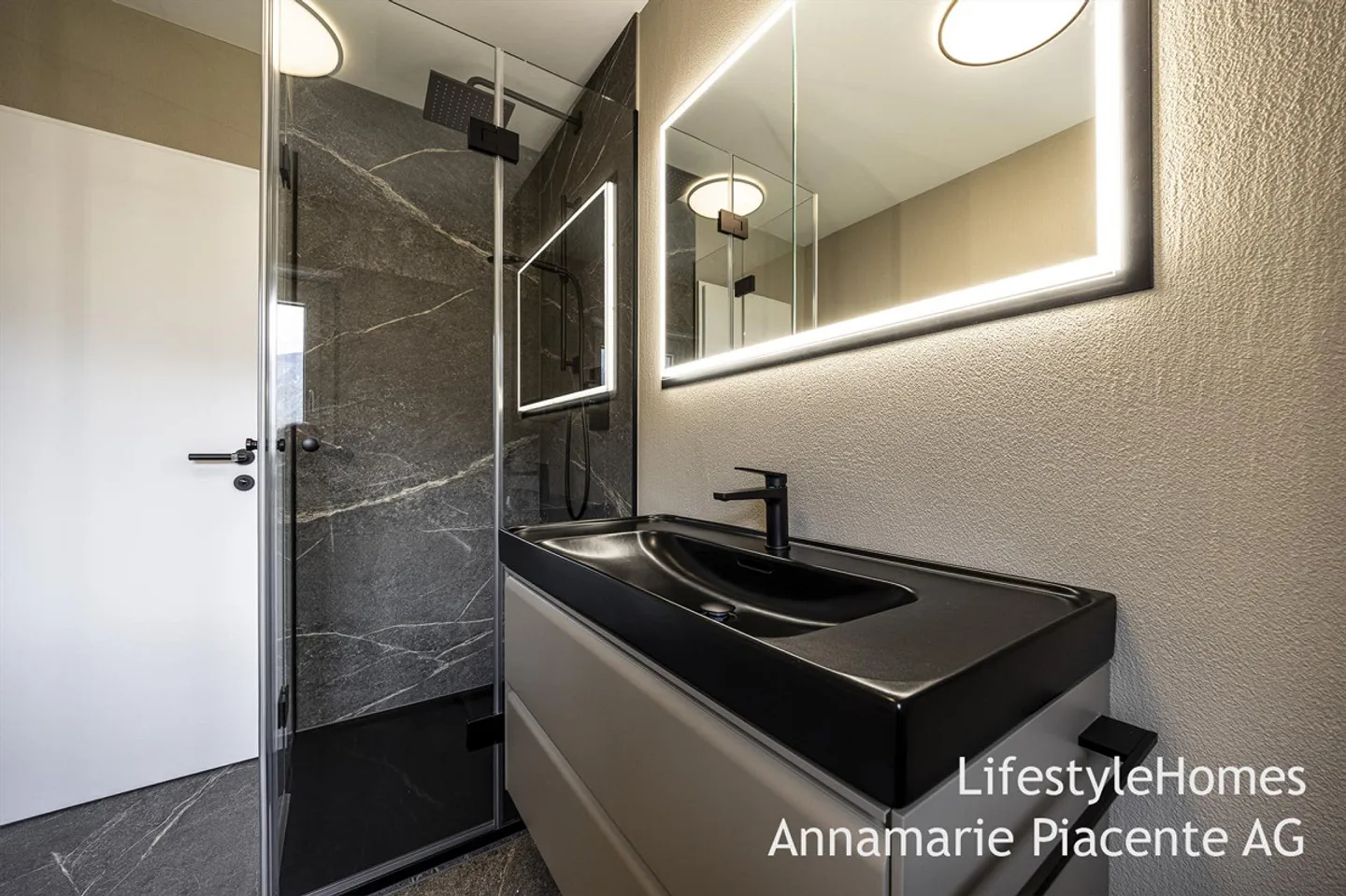 PENTHOUSE APARTMENT - Photo 12 of 46