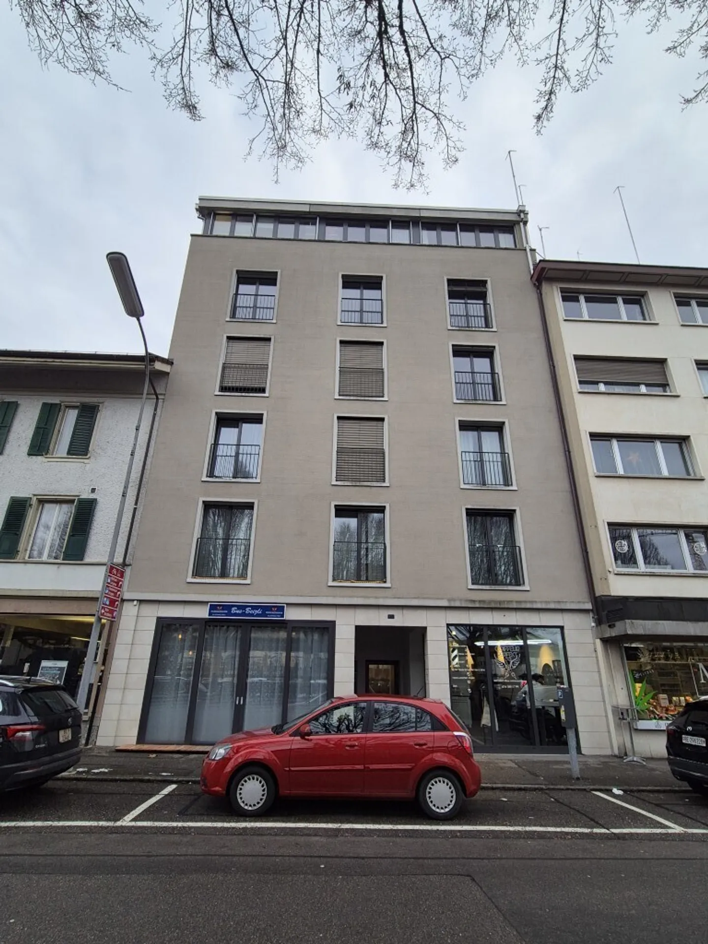 Un appartement moderne de 2,5 pièces dans un emplacement attrayant à Bahnhofstrasse 41a à Burgdorf vous attend - Photo 1 sur 8