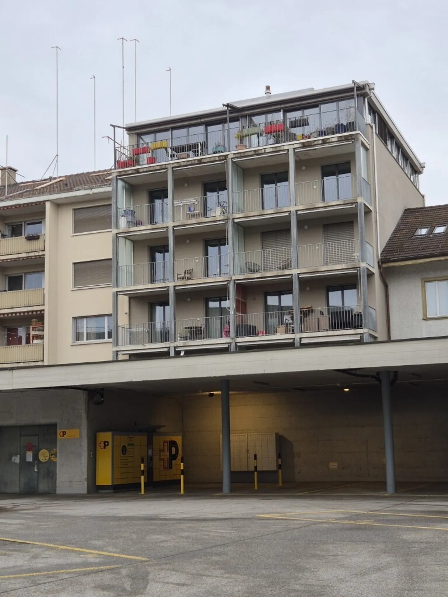 Un appartement moderne de 2,5 pièces dans un emplacement attrayant à Bahnhofstrasse 41a à Burgdorf vous attend - Photo 2 sur 8