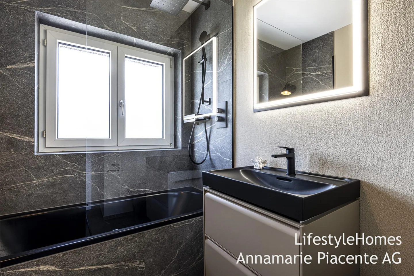 PENTHOUSE APARTMENT - Photo 27 of 46