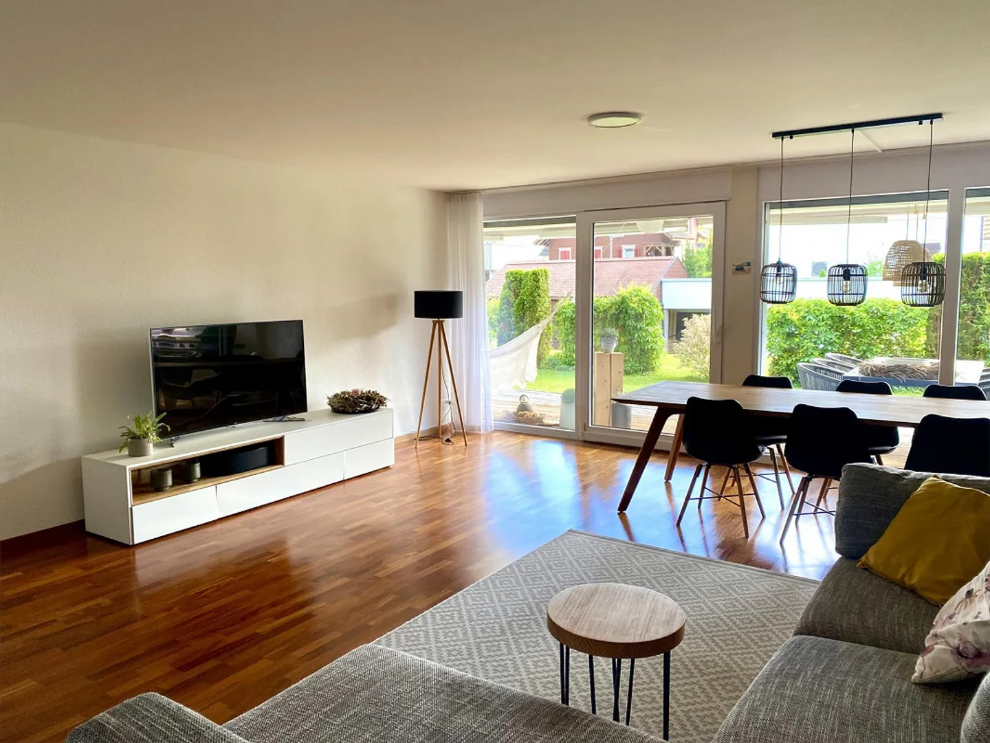 Appartamento di 4,5 stanze al piano terra con giardino privato - Foto 1 di 11