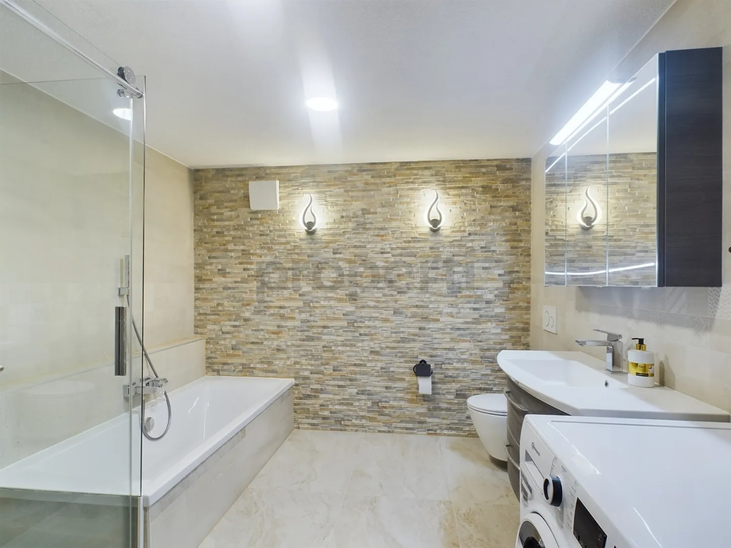 Casa a schiera completamente ristrutturata di 5,5 stanze a Bichelsee - Foto 8 di 11