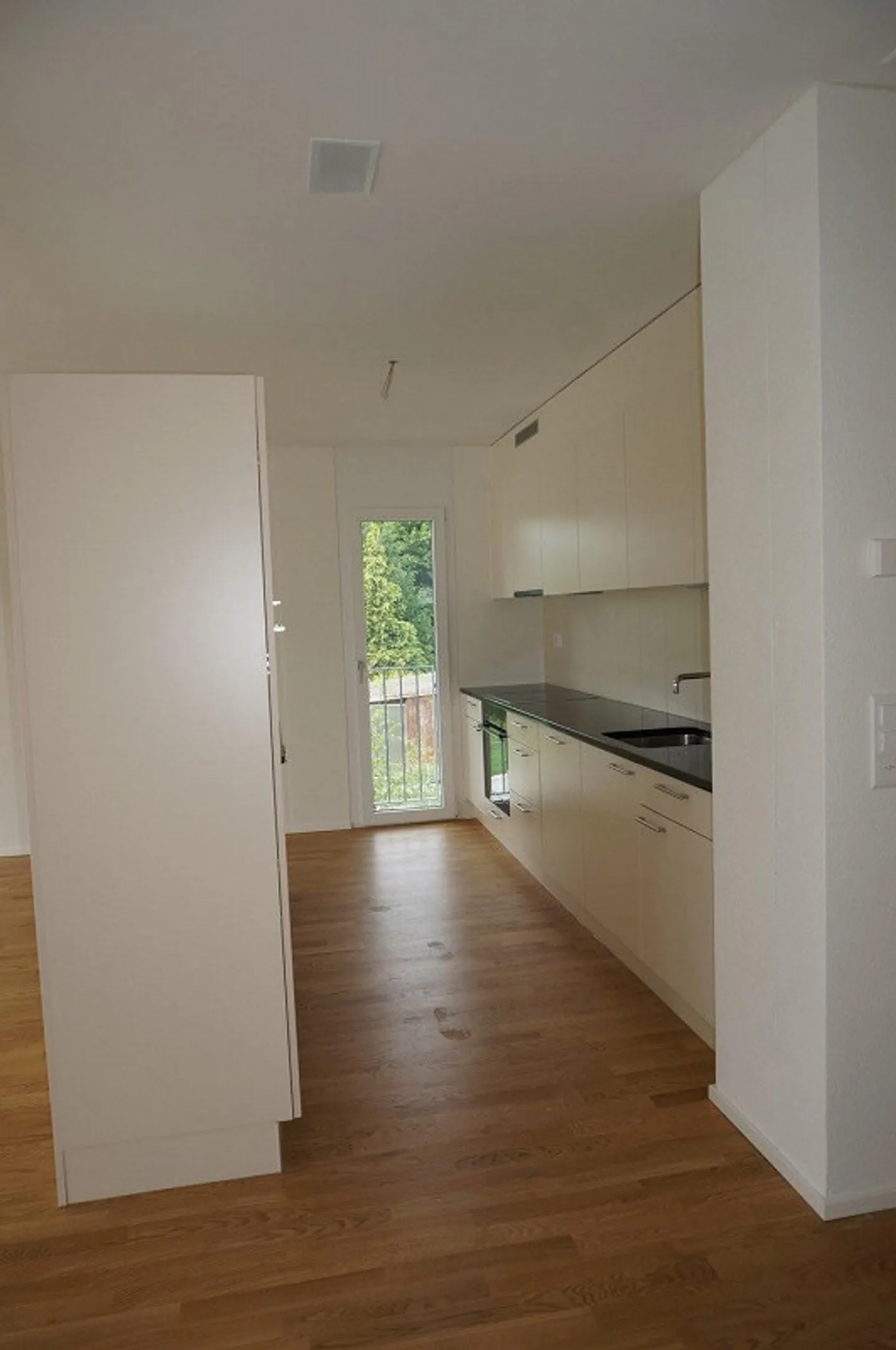 Appartamento moderno e molto grande di 4,5 locali con balcone di 15m2 - Foto 4 di 8