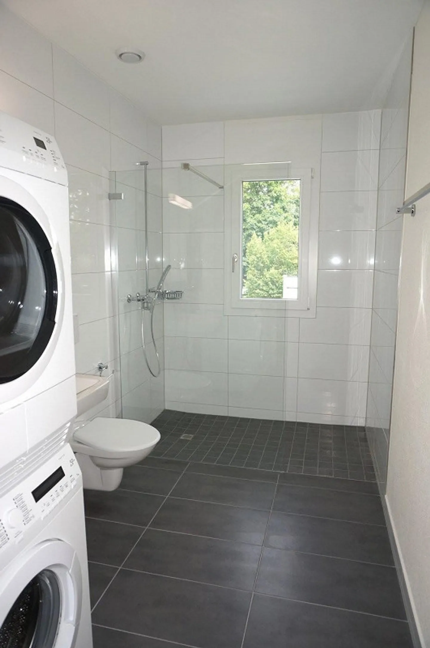 Appartamento moderno e molto grande di 4,5 locali con balcone di 15m2 - Foto 6 di 8