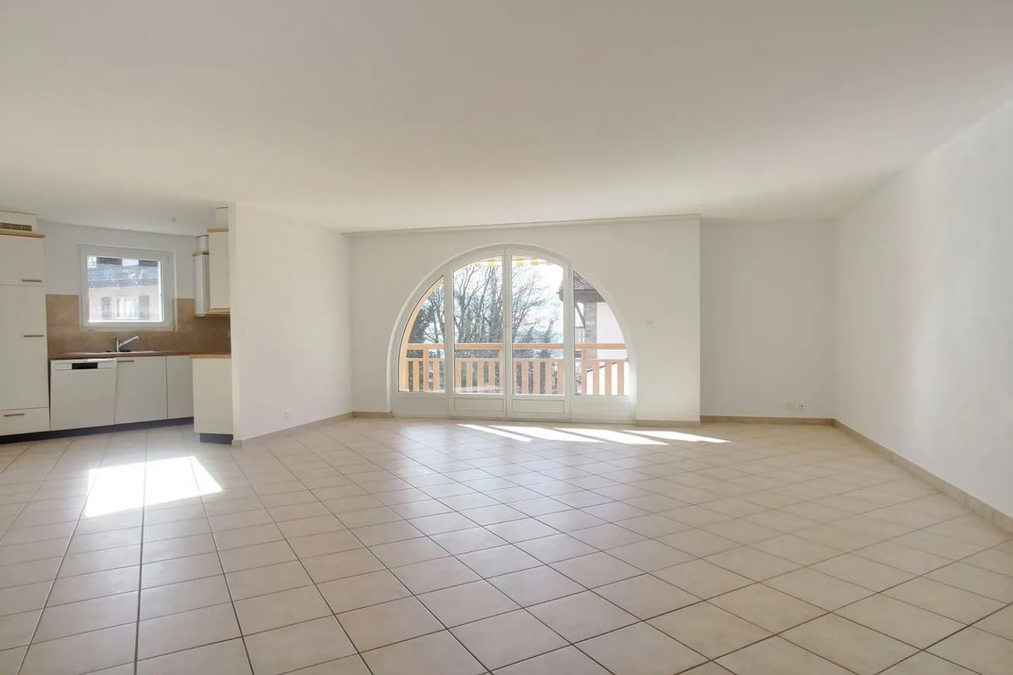 Spacious 4.5-room apartment - Photo 3 of 13