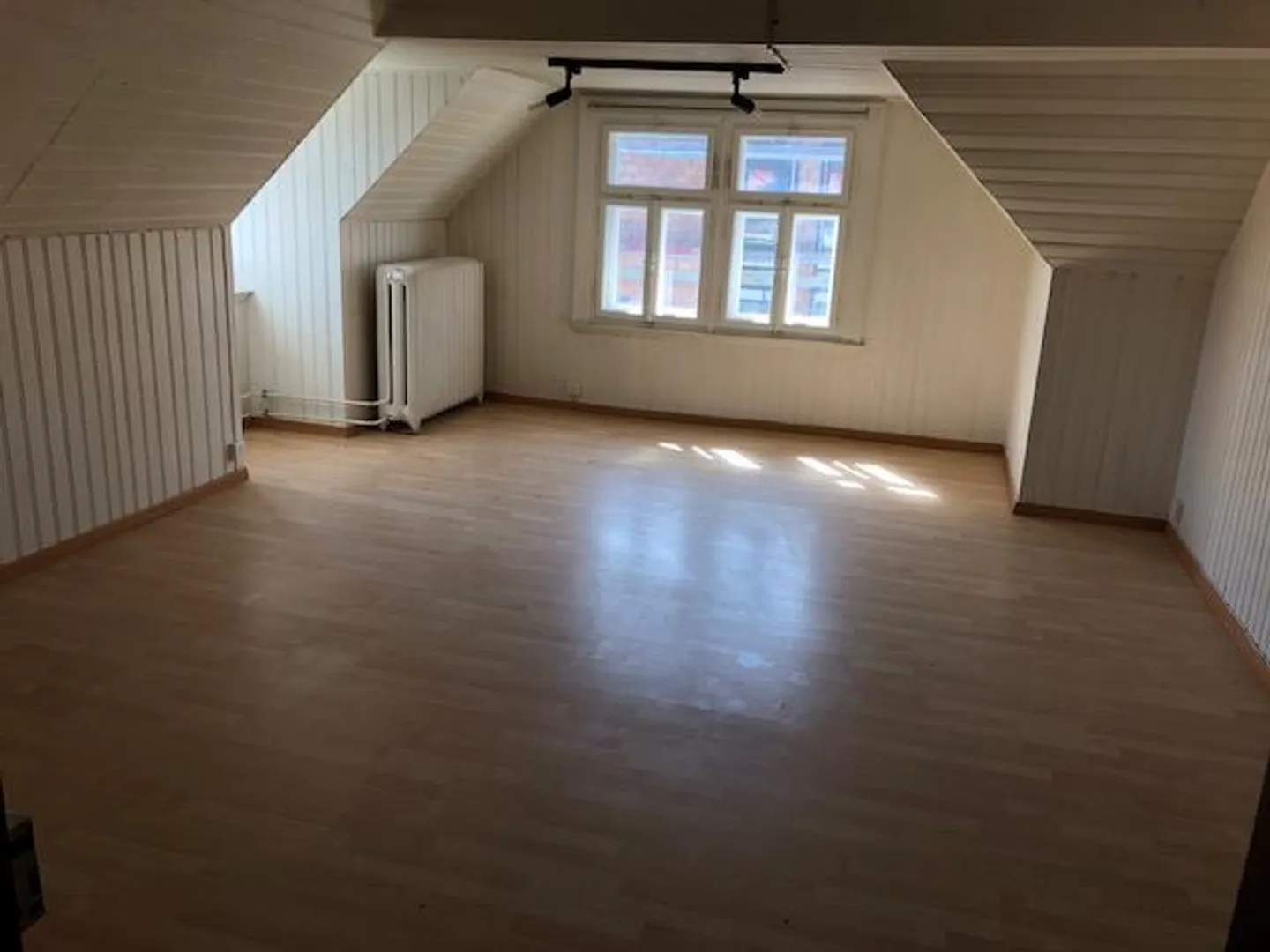 Spazio commerciale luminoso e accogliente in affitto / Ufficio - Foto 2 di 2