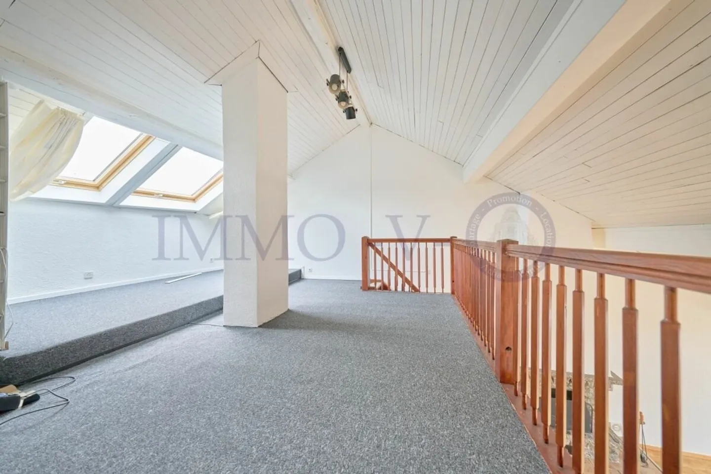 SPACIOUS TRIPLEX WITH CHARACTER AND BALCONY-TERRACE - Photo 4 of 8