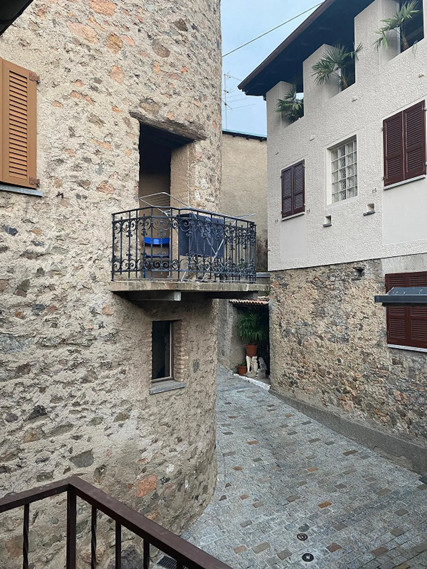 Carona – Charming house in the historic center renovated with garage, ideal also as an investment - Photo 2 of 15