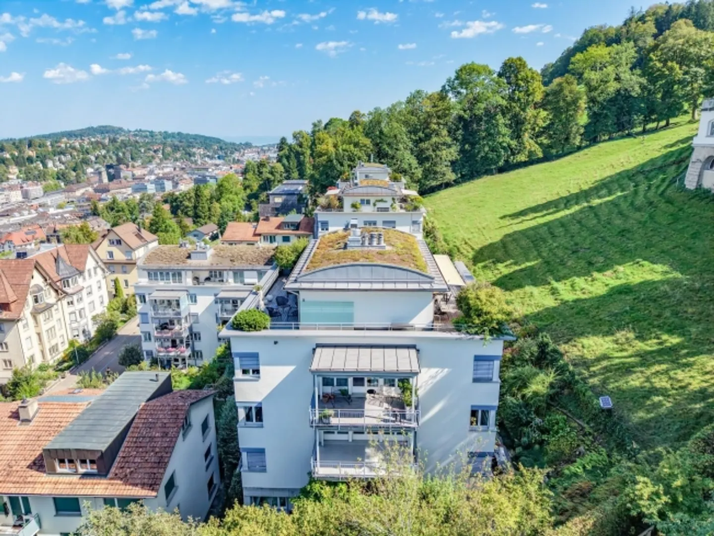 Living quietly and close to the city with a wide view - Photo 1 of 1