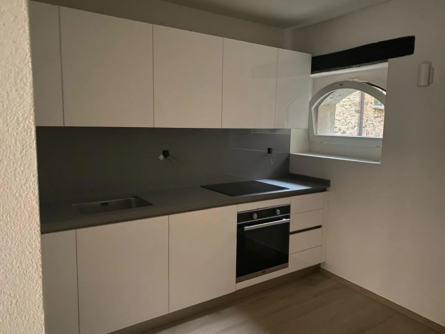 Carona – Charming house in the historic center renovated with garage, ideal also as an investment - Photo 8 of 15