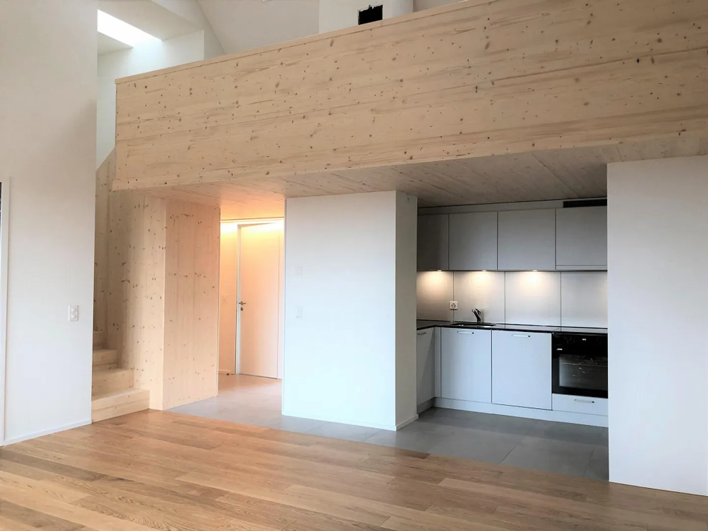 Wunderschöne 3,5 Zimmer + Galerie - Foto 1 von 11