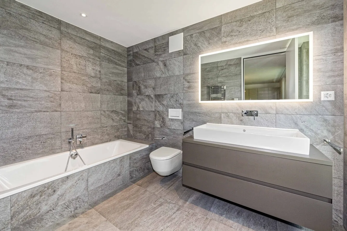 3.5 Room Apartment - Photo 4 of 5