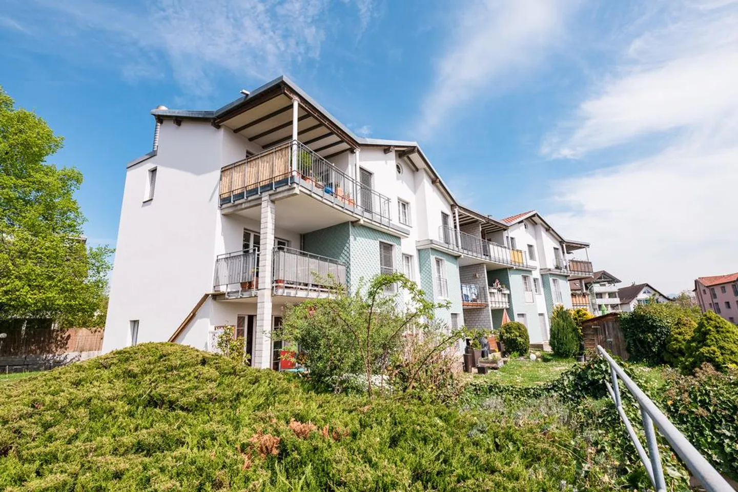 Appartement charmant au cœur de Wolfhausen - Photo 2 sur 8