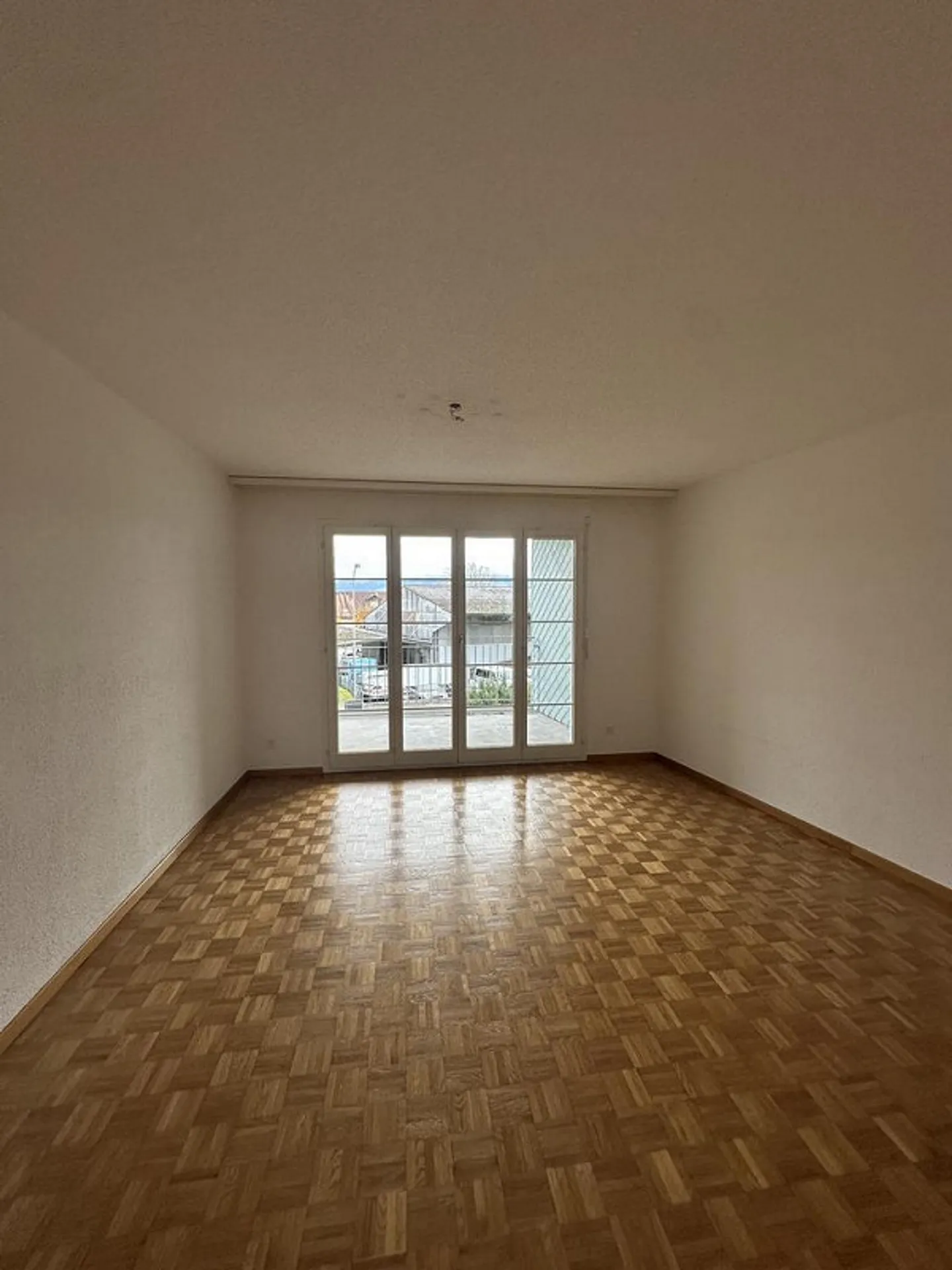 Appartement charmant au cœur de Wolfhausen - Photo 3 sur 8
