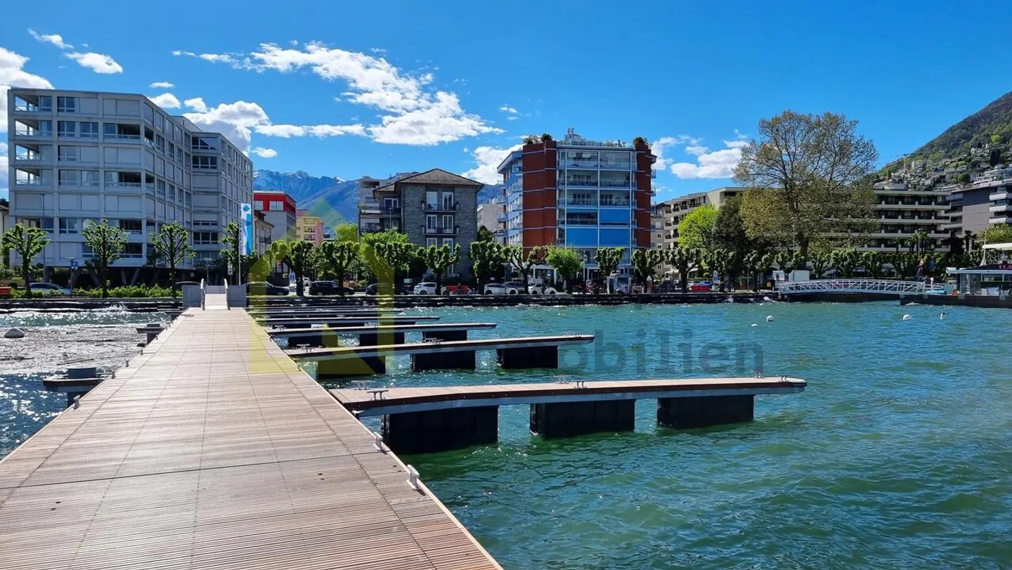 Appartement 2,5 pièces avec ascenseur et deux balcons au bord du lac Majeur - Photo 1 sur 15