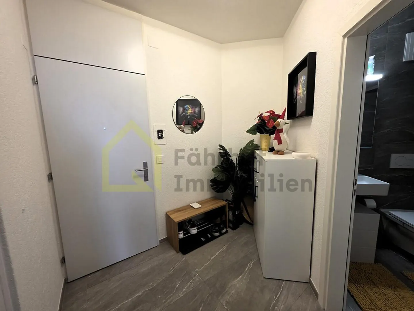 Appartement 2,5 pièces avec ascenseur et deux balcons au bord du lac Majeur - Photo 5 sur 15