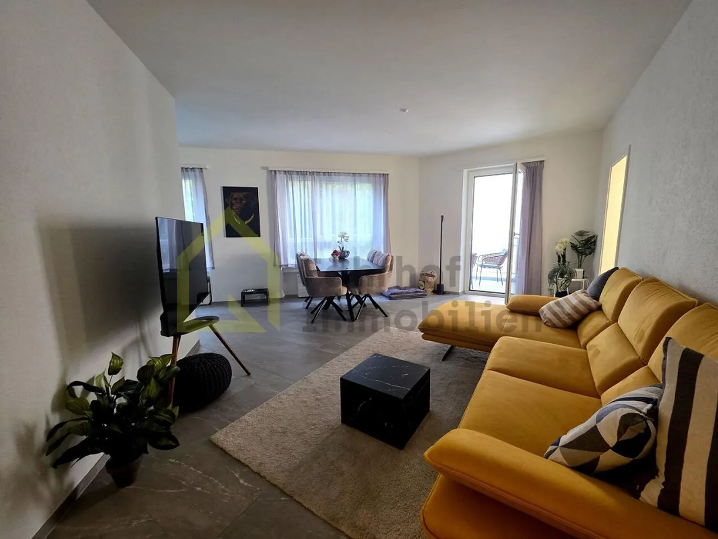 Appartement 2,5 pièces avec ascenseur et deux balcons au bord du lac Majeur - Photo 3 sur 15