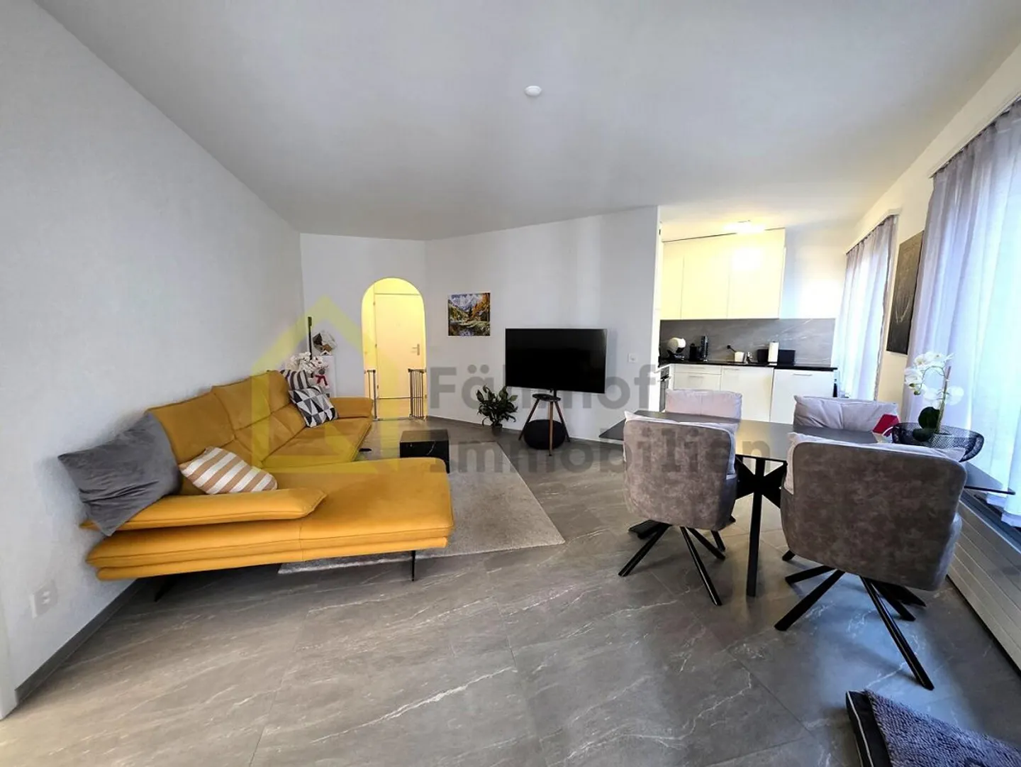 Appartement 2,5 pièces avec ascenseur et deux balcons au bord du lac Majeur - Photo 4 sur 15