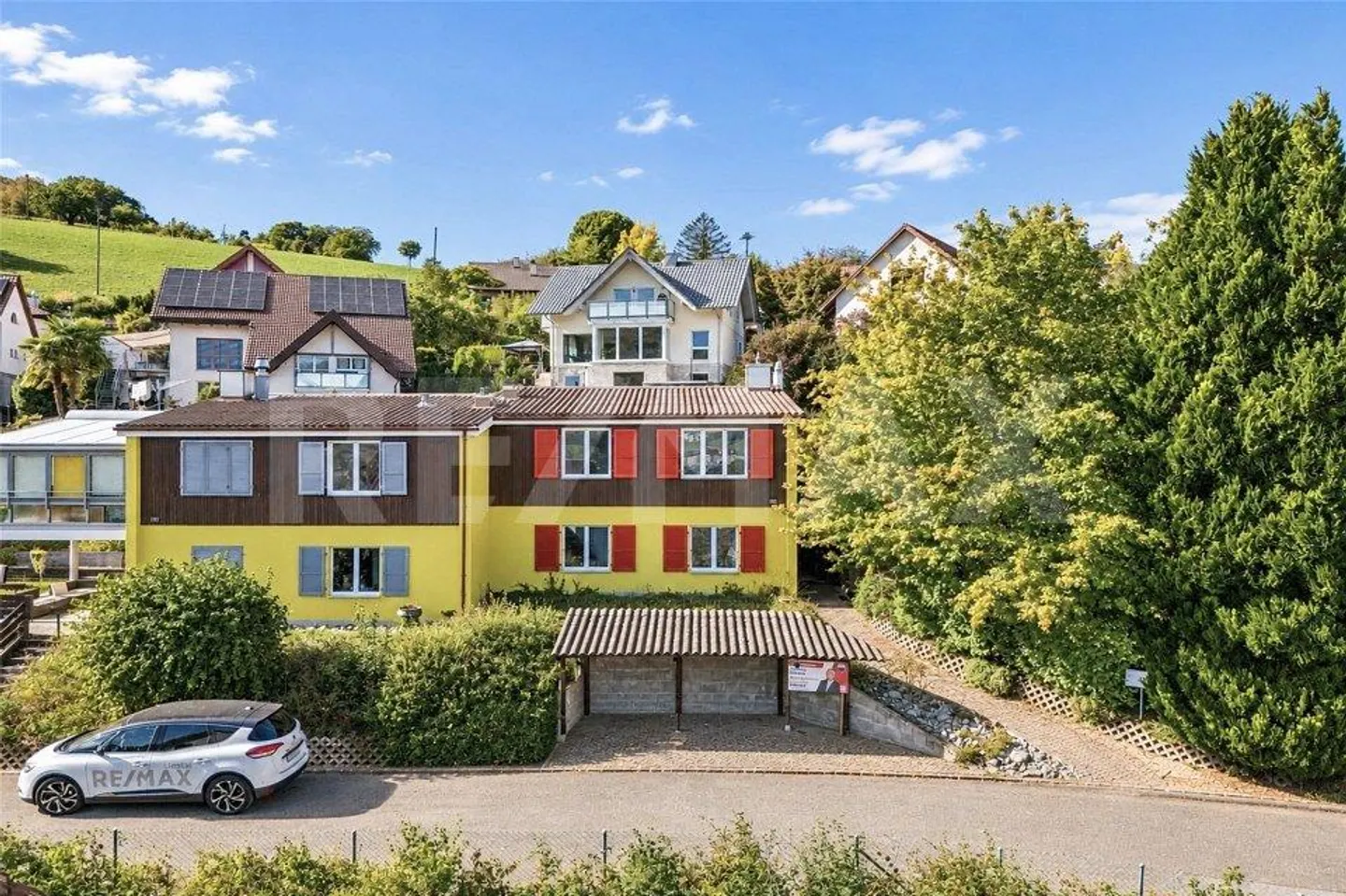 5½-Room Single-Family House with Renovation Needs and Expansion Potential - Photo 1 of 13