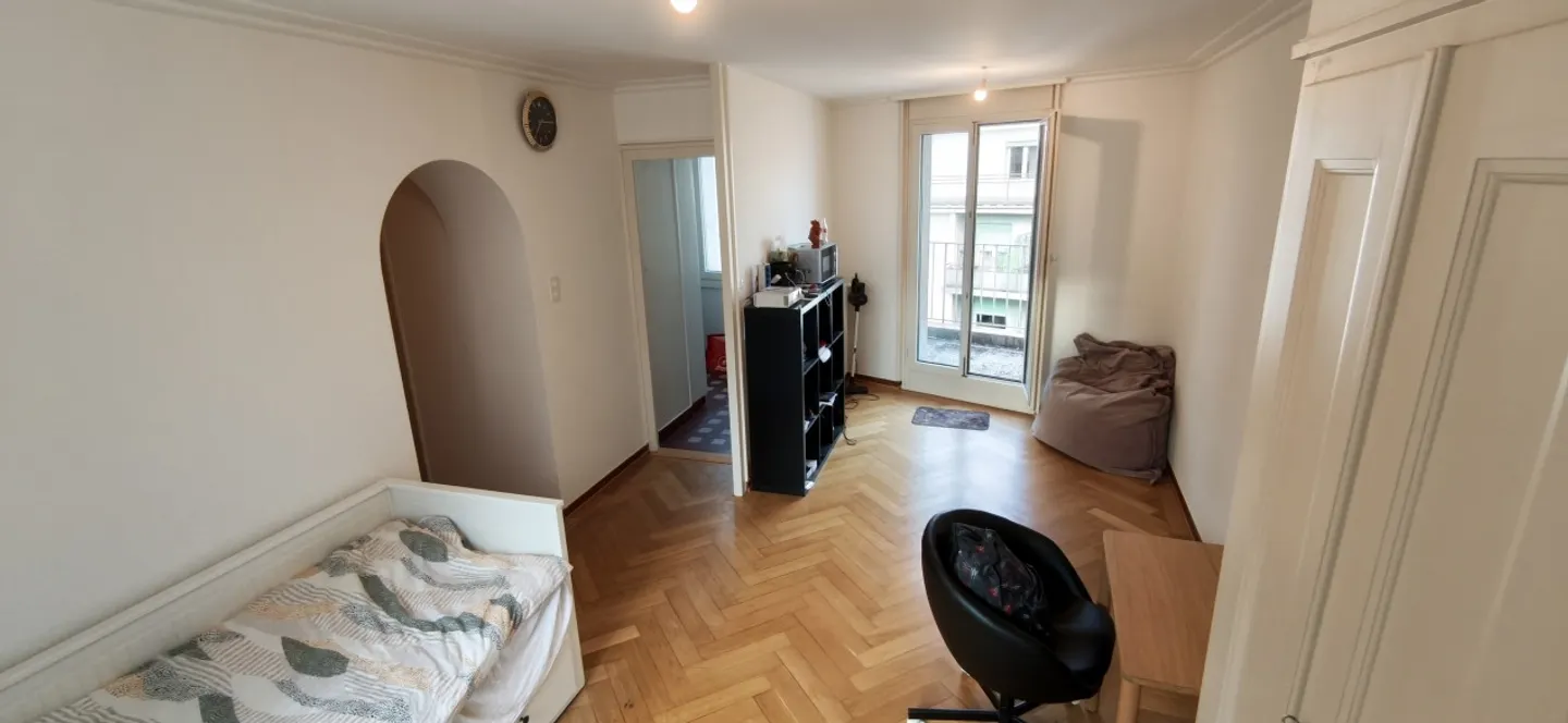 Charmant Studio avec Balcon - Photo 2 sur 6