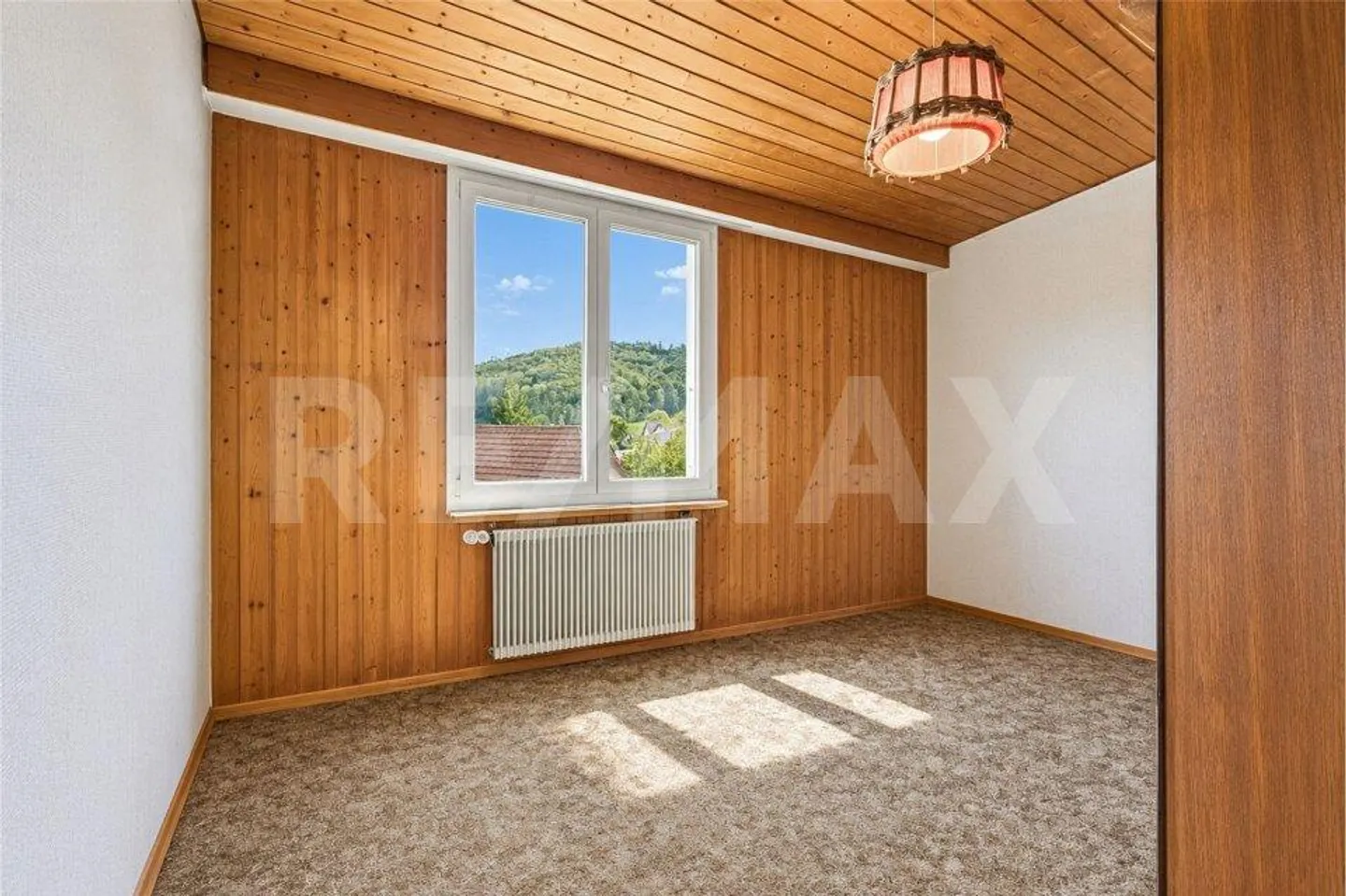 5½-Room Single-Family House with Renovation Needs and Expansion Potential - Photo 9 of 13