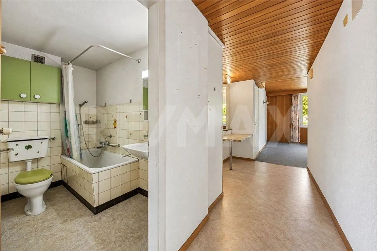 5½-Room Single-Family House with Renovation Needs and Expansion Potential - Photo 10 of 13