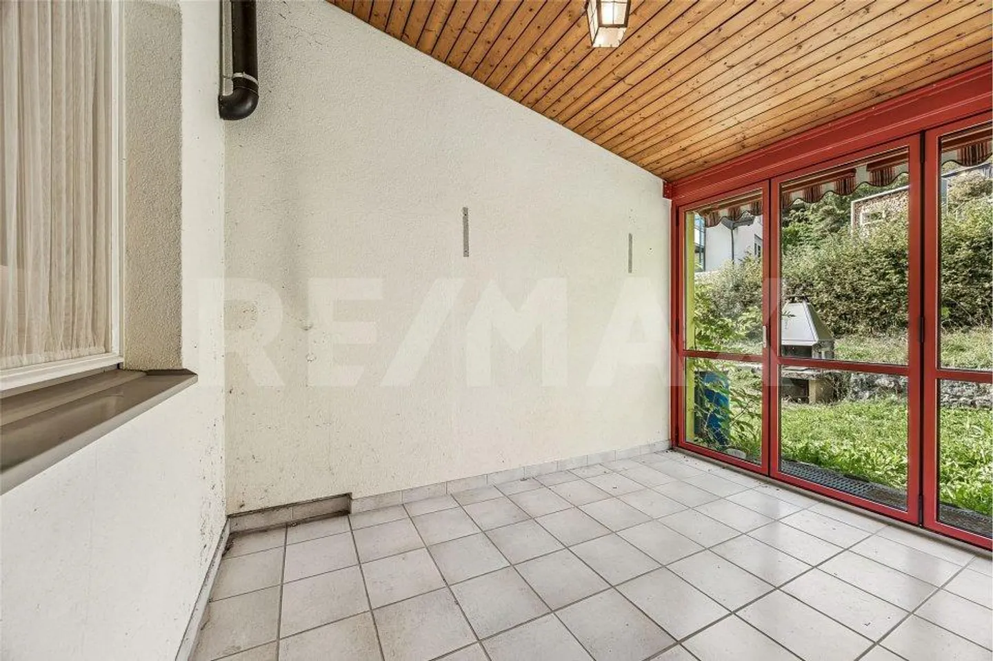 5½-Room Single-Family House with Renovation Needs and Expansion Potential - Photo 11 of 13