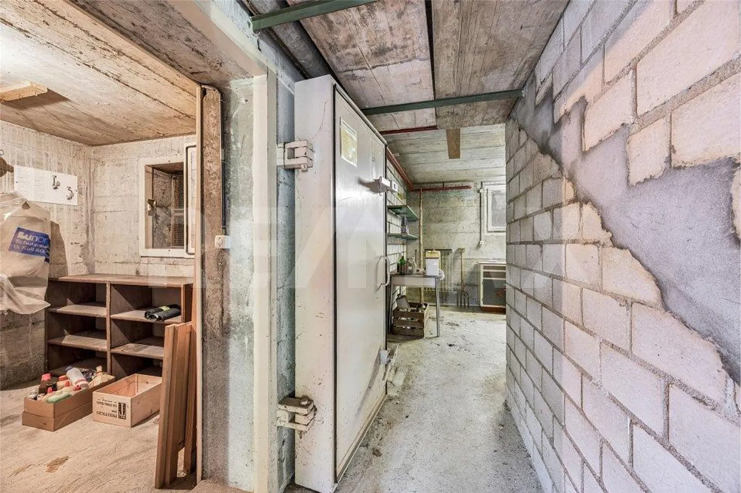 5½-Room Single-Family House with Renovation Needs and Expansion Potential - Photo 12 of 13