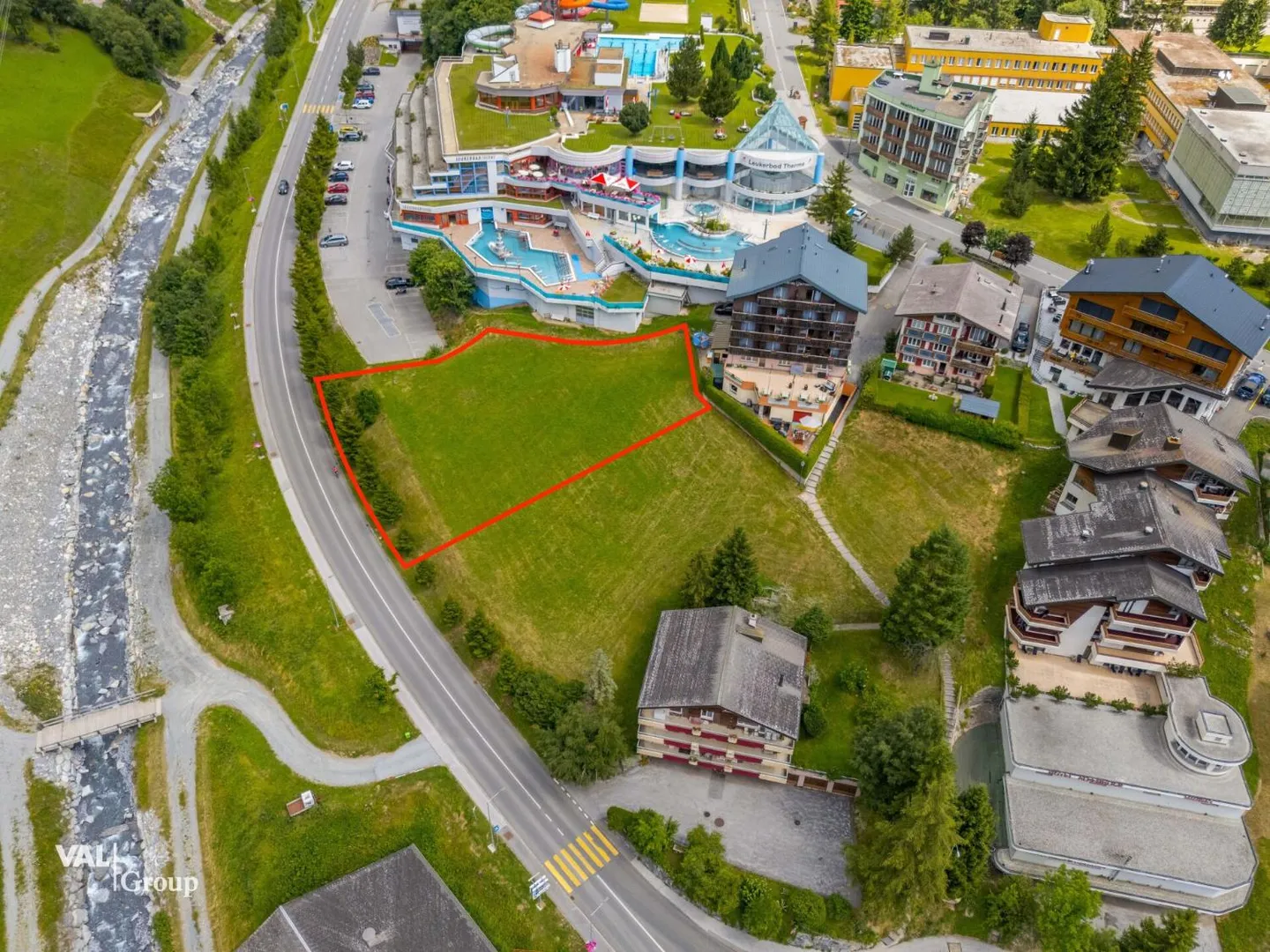 Au cœur de Leukerbad : potentiel de développement de haut niveau - Photo 2 sur 6