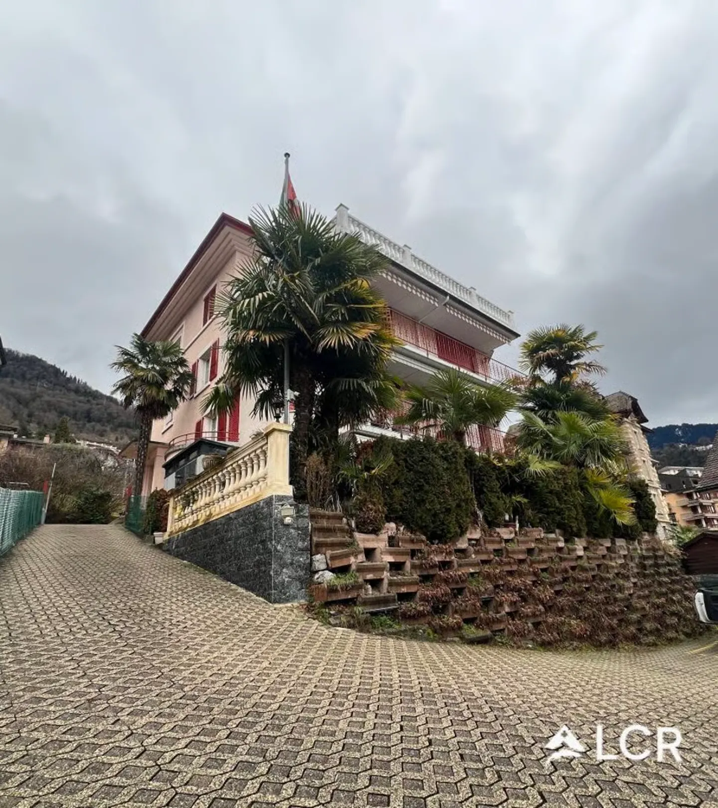 Beautiful income property in Montreux / 4 apartments / 8 parking spaces / Lake view - Photo 10 of 13