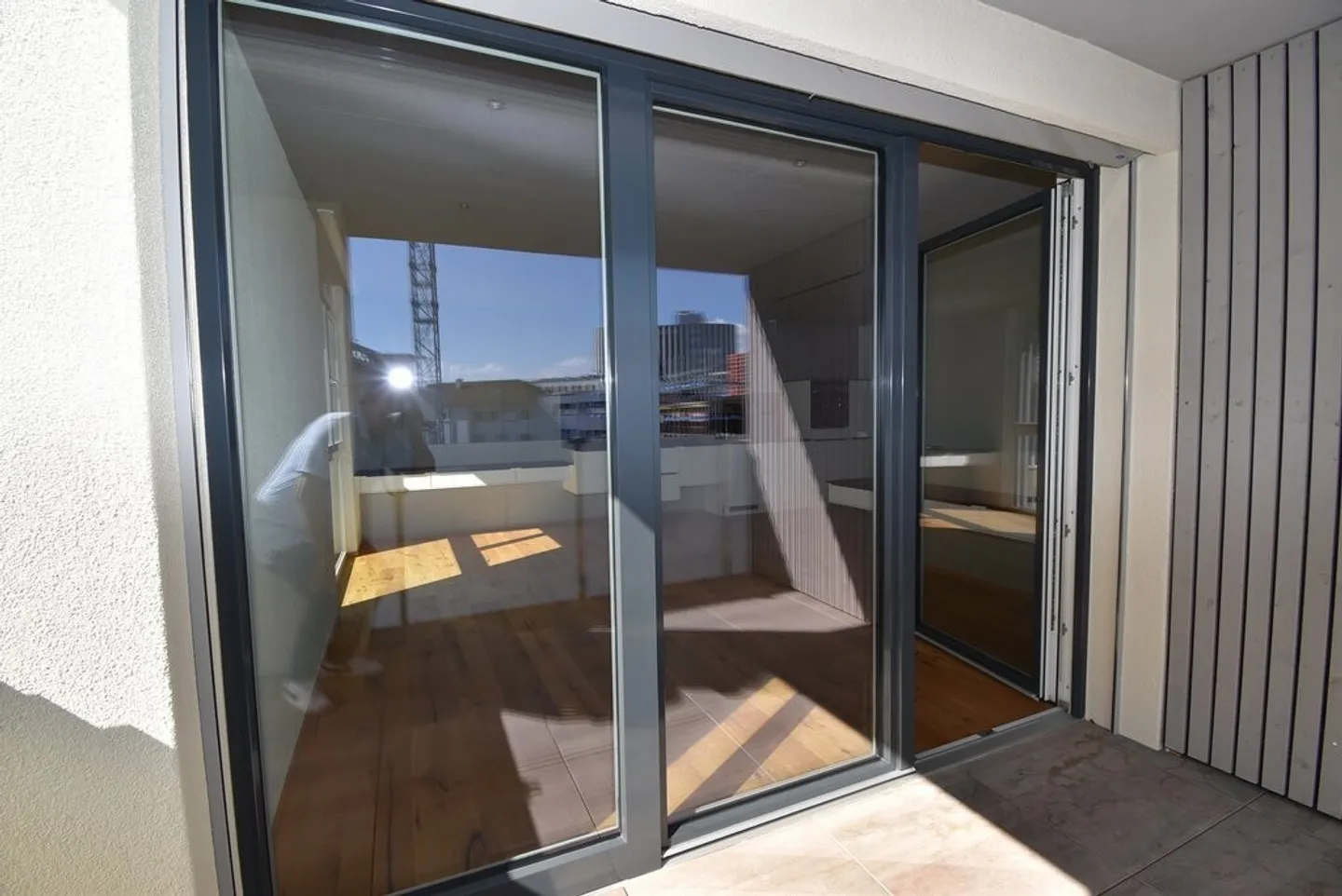 Apartment seeks single - Photo 7 of 7