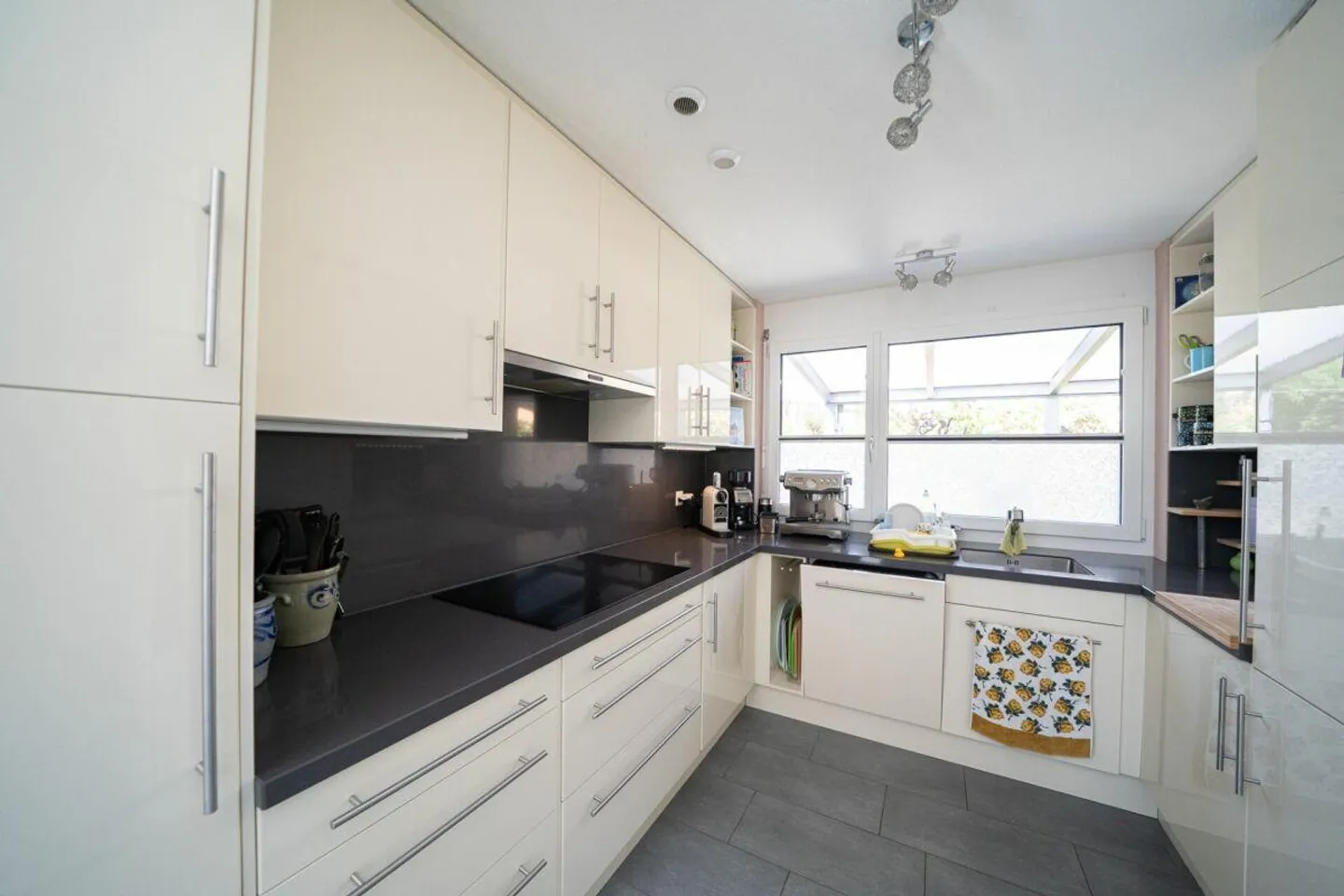 Modernes Reiheneinfamilienhaus mit Garten - Foto 5 von 13