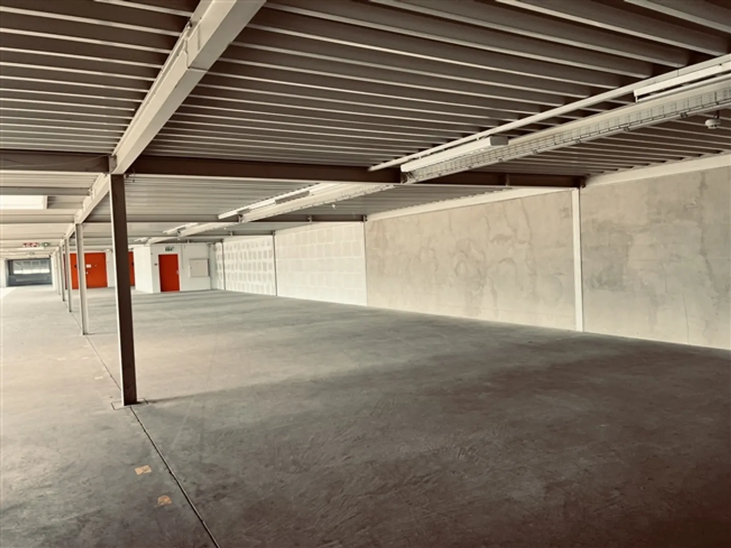 PERFEKT AUSGESTATTET UND DYNAMISCH - Foto 8 von 12