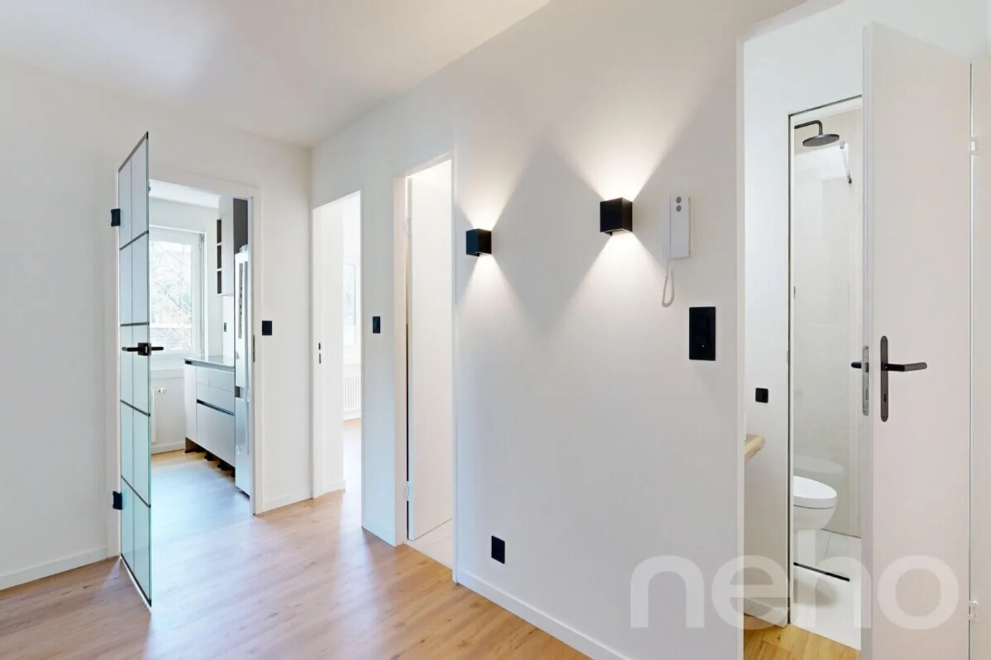 Appartement entièrement rénové avec balcon et garage souterrain à Rheinfelden - Photo 1 sur 12