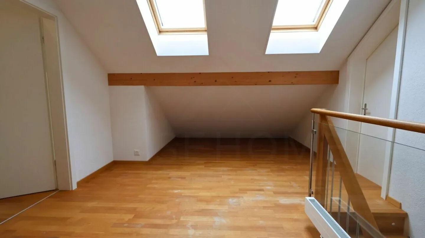 Living with Charm - modern 4.5-room maisonette in Walkringen with balcony - Photo 10 of 25