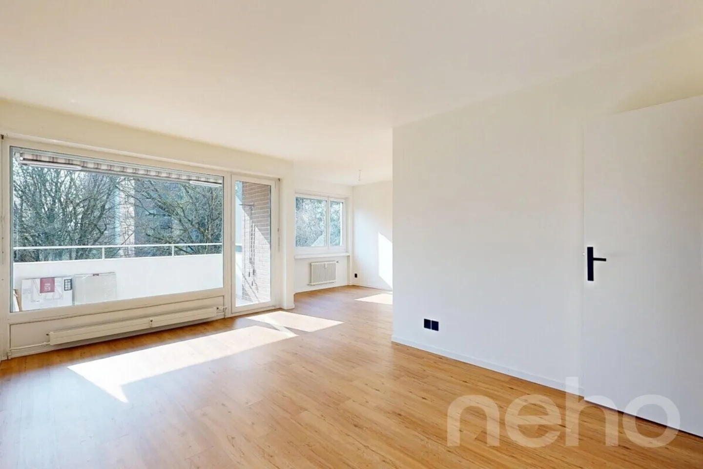Appartement entièrement rénové avec balcon et garage souterrain à Rheinfelden - Photo 4 sur 12