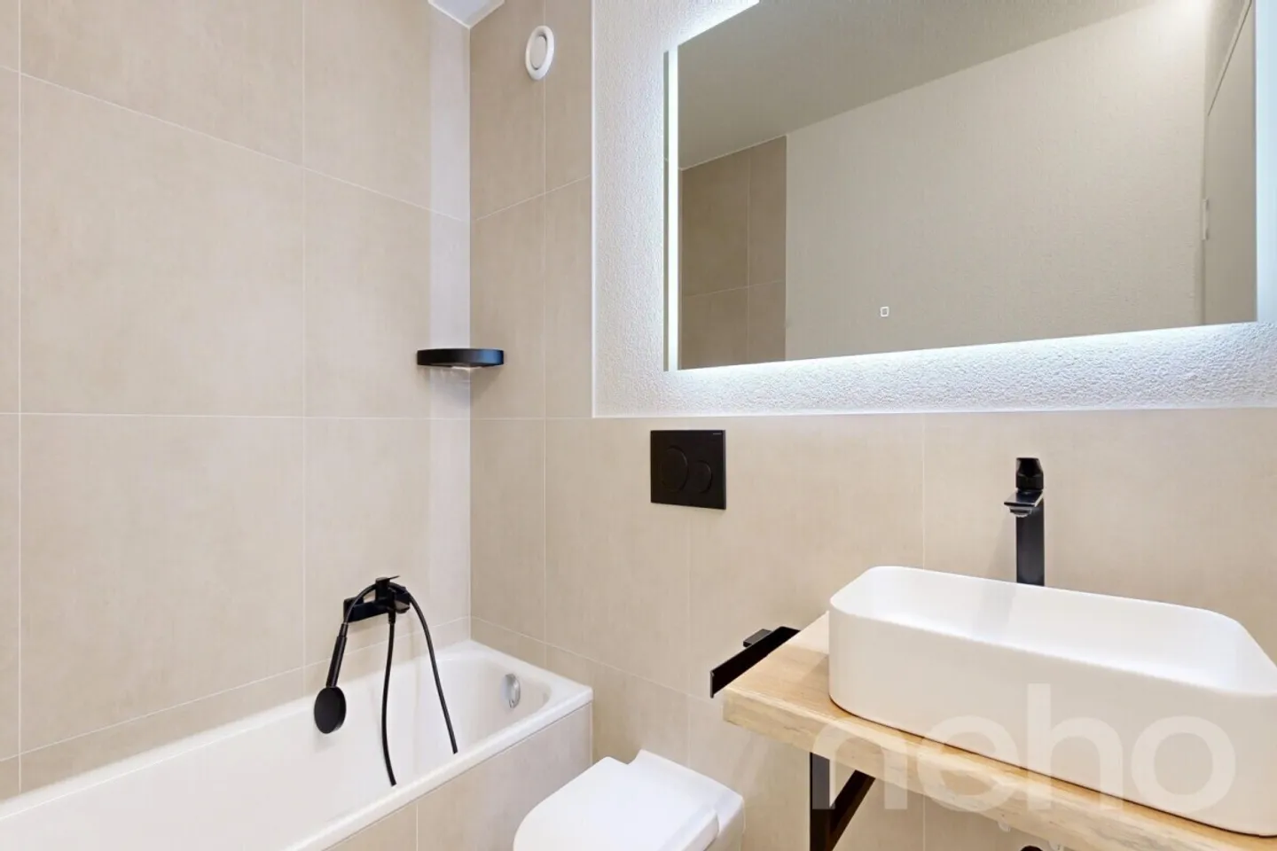 Appartement entièrement rénové avec balcon et garage souterrain à Rheinfelden - Photo 9 sur 12