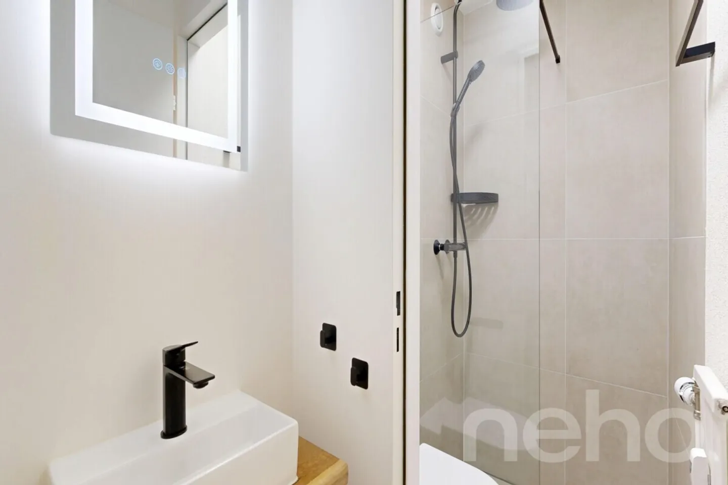 Appartement entièrement rénové avec balcon et garage souterrain à Rheinfelden - Photo 10 sur 12