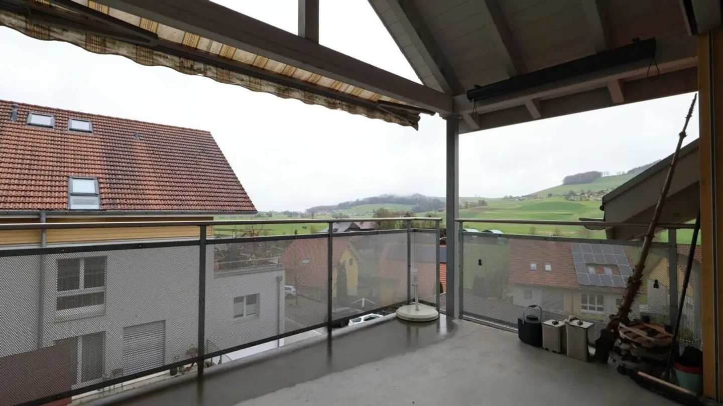 Living with Charm - modern 4.5-room maisonette in Walkringen with balcony - Photo 20 of 25