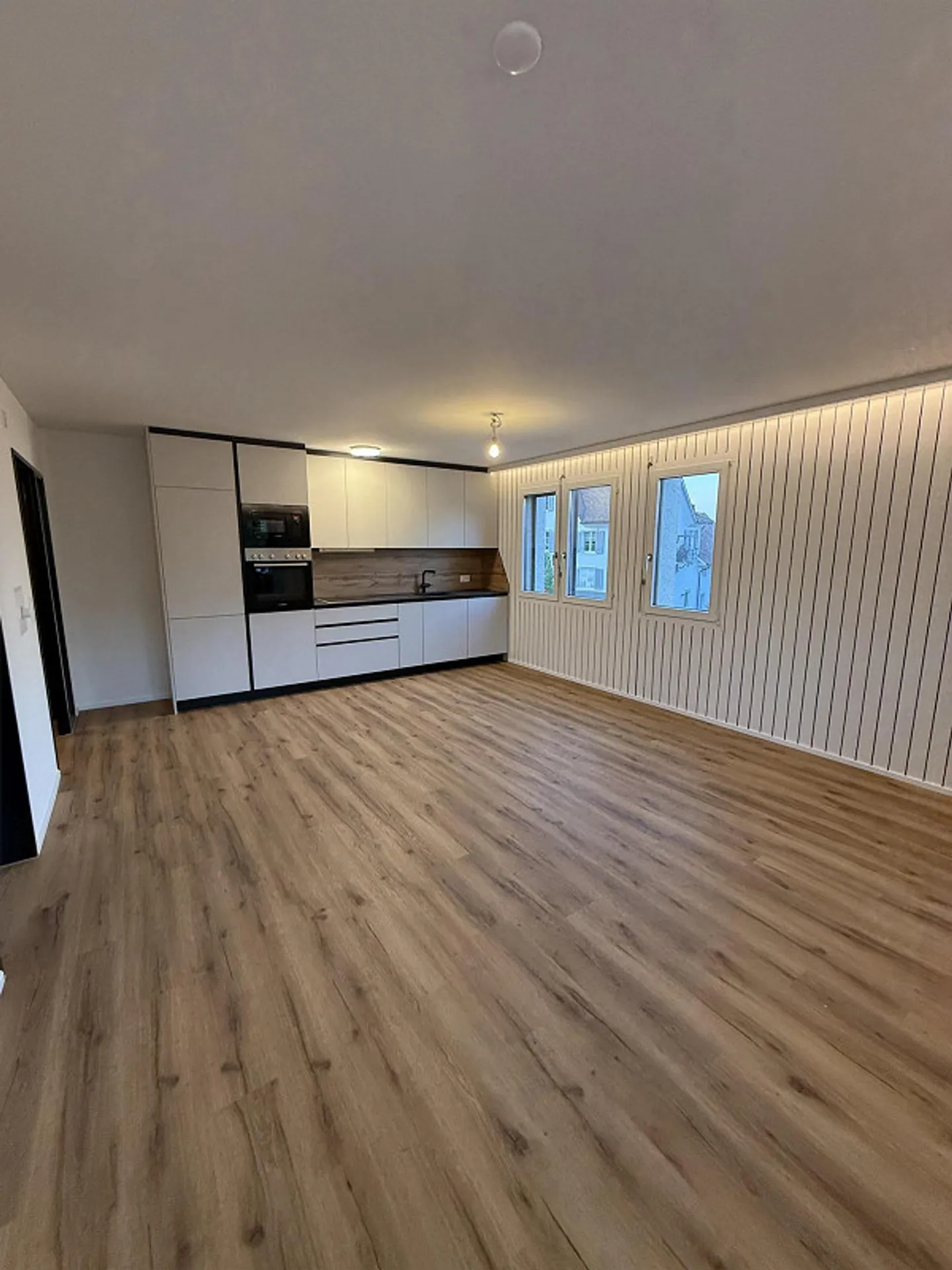Première occupation après rénovation – appartement de 3,5 pièces au cœur du village - Photo 8 sur 15