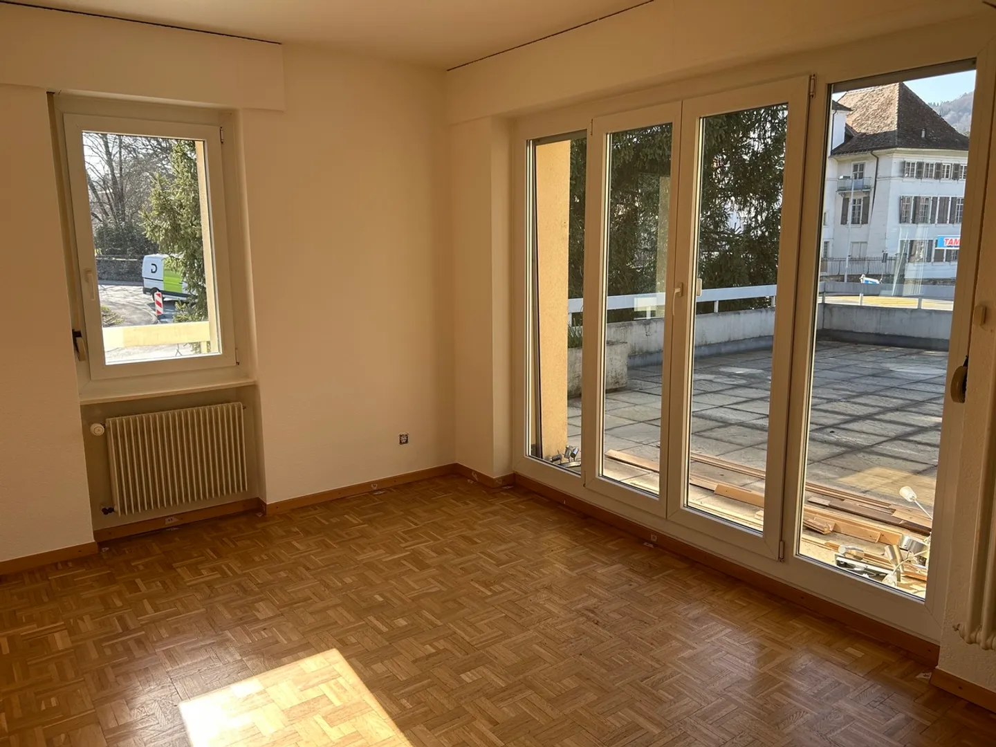 Ampio appartamento ristrutturato di 5.5 locali con bella terrazza, vicino al centro - Foto 3 di 3