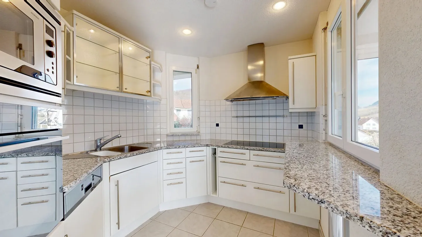 Casa bifamiliare adatta alle famiglie con camino e garage di 6,5 stanze - Foto 2 di 23