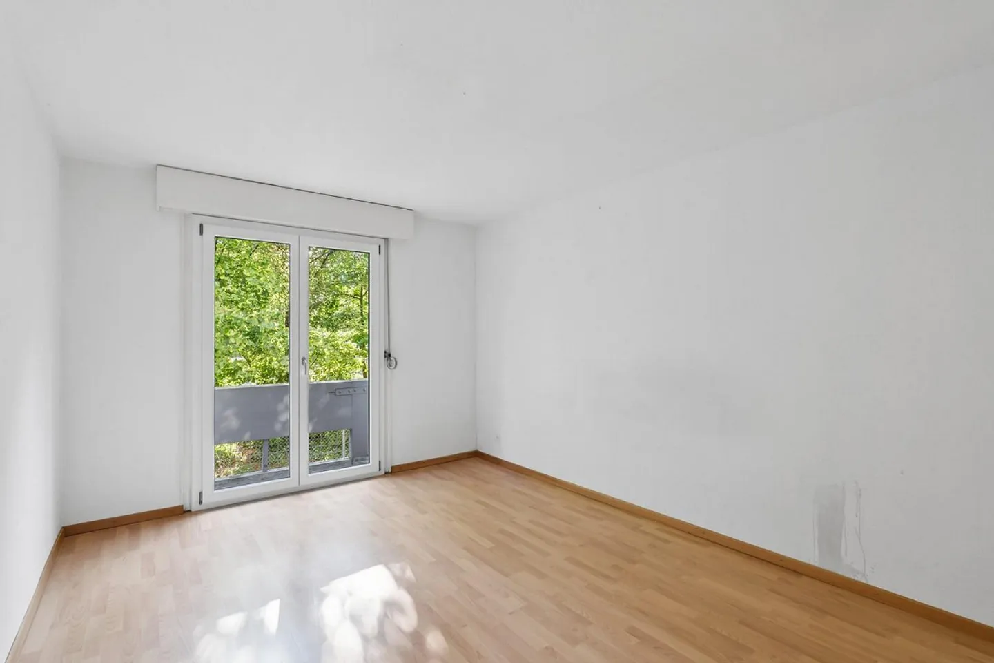 Bellissimo appartamento fresco di 4,5 stanze disponibile immediatamente! - Foto 4 di 12
